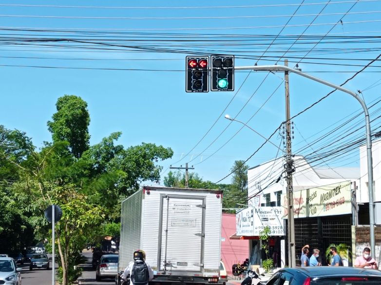  Semáforo foi implantado para melhorar a fluidez e a segurança viária