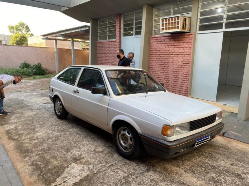 Rapaz de 18 anos chegou a ser atropelado pelo mesmo carro depois ter recebido dois tiros