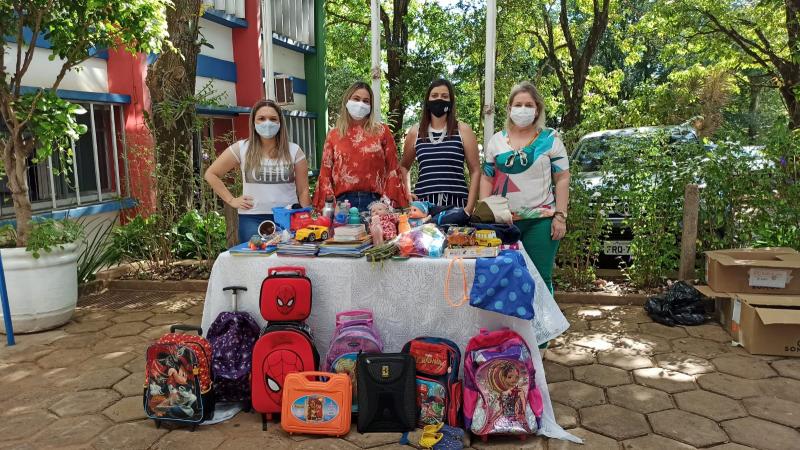 Sandra da Silva Moraes (coordenadora do ensino infantil e fundamental I do Colégio Anglo), Viviane Patrícia Scucuglia (presidente do Lar Santa Filomena), Rosana da Silva Santos Jurazeky (diretora do Colégio Anglo) e Célia Regina Gretter Frias (vice-diretora do Colégio Anglo)