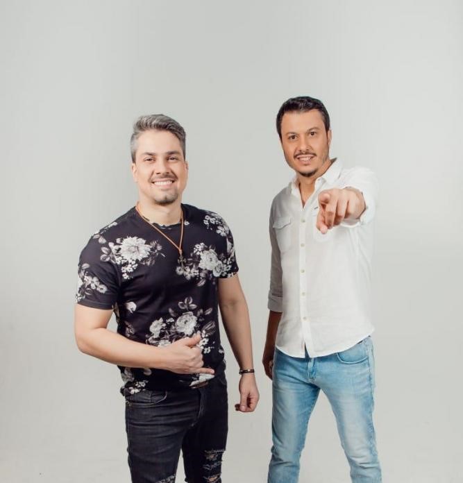 Dupla gravou um pocket acústico com 7 músicas, 2 delas inéditas e 5 regravações