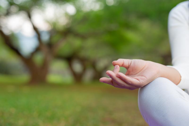 Práticas de automassagem e meditação são indicadas por docente do Senac