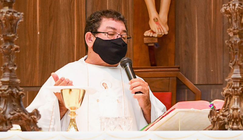 Padre Cícero administra a Paróquia Nossa Senhora Desatadora dos Nós e São José de Anchieta