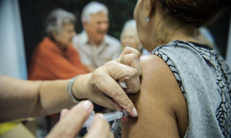 Já foram aplicadas 6,9 milhões das 27, 3 milhões de doses distribuídas a todos os estados