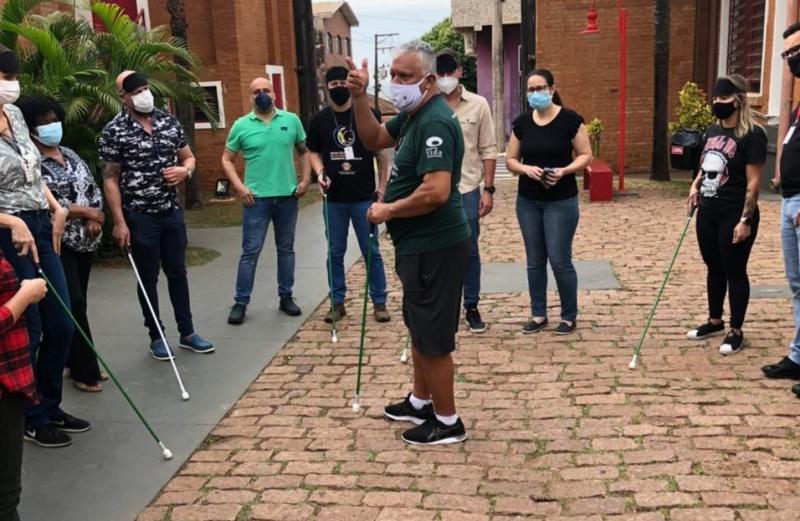 Equipe da Secult realizou dinâmica proposta pela Associação dos Cegos