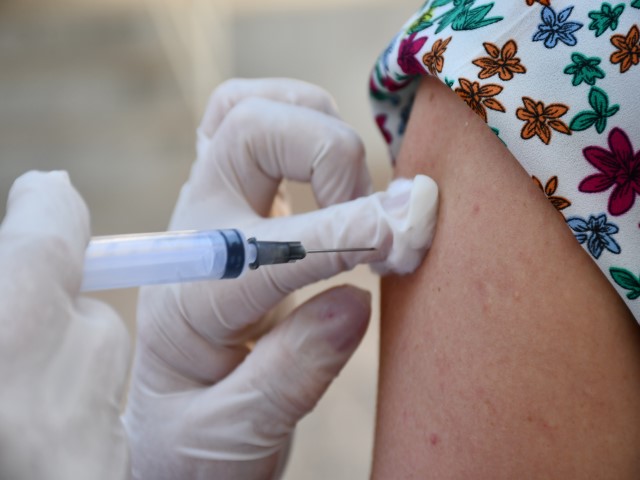 Primeira etapa da vacinação ocorreu em 10 de abril