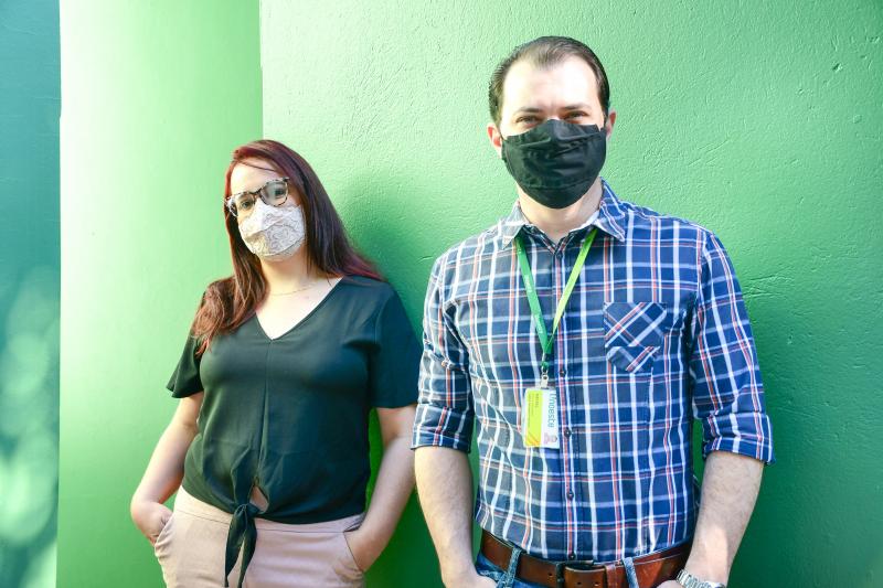 Aline e seu orientador Rafael participam de pesquisa que virou artigo no periódico Toxicon