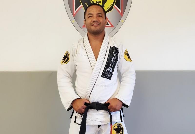 Hemerson compete na categoria leve master de jiu-jitsu