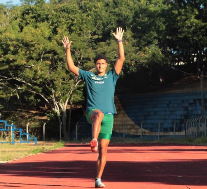 Gabriel é atleta da APA (Associação Prudentina de Atletismo)