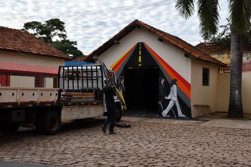 Garagem, antes inutilizada, foi completamente revitalizada e transformada em um estúdio acústico