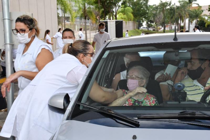 Primeira dose foi aplicada no dia 28 de fevereiro