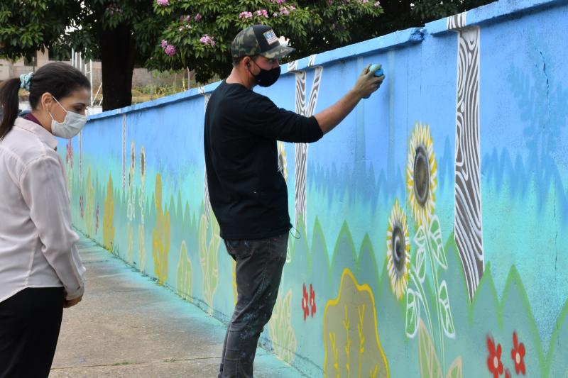 Pintura começou na segunda-feira e deve ser concluída até a próxima semana