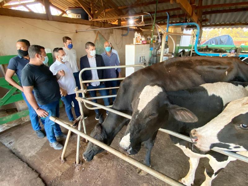 Diretor do Itesp, Diogo Telles, visita propriedade em assentamento em Presidente Bernardes 