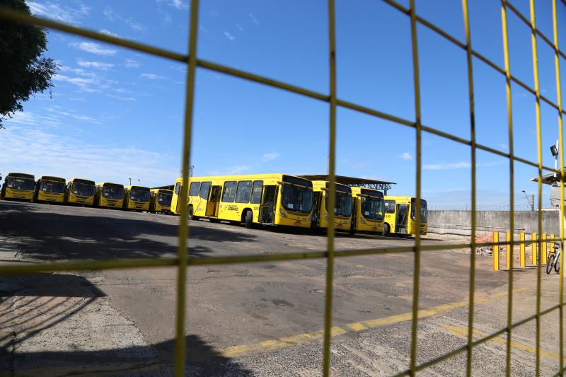 Protesto começou na madrugada de quarta-feira, na garagem da empresa Prudente Urbano