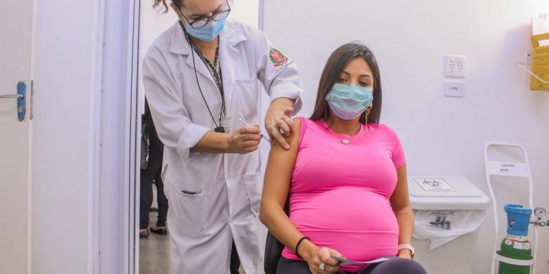 Municípios começam a vacinar grávidas e puérperas a partir do dia 10