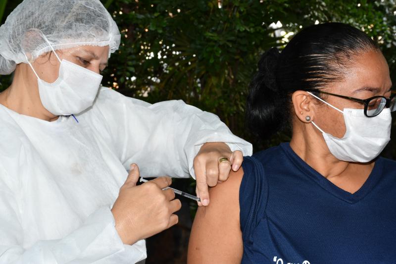 Plantão visa agilizar processo de vacinação na cidade