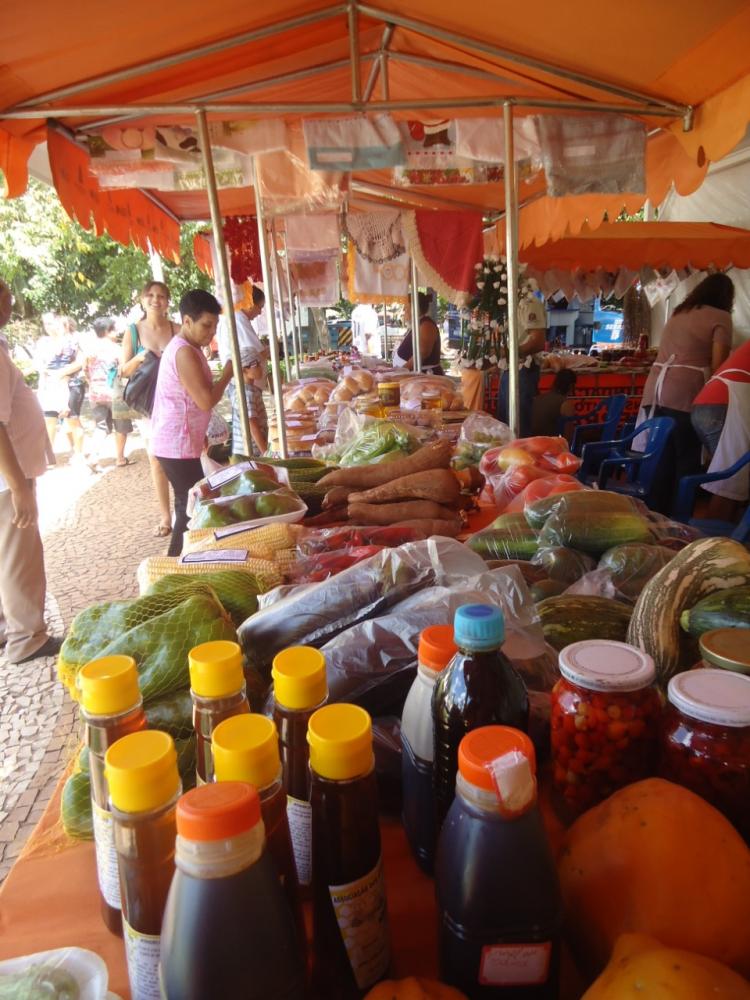 Quem passar pelo arraia poderá comprar verduras, legumes, frutas, a exótica pitaya e produtos processados, etc