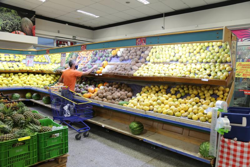 Levantamento de preços nos supermercados revela que cesta básica está mais cara