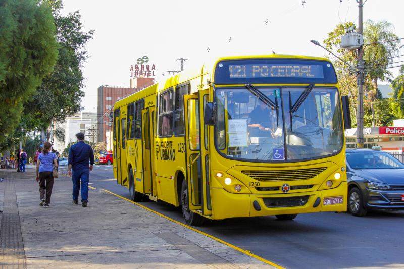  Diferentemente da última greve, que ocorreu no dia 26 de maio, os ônibus circulam de maneira parcial