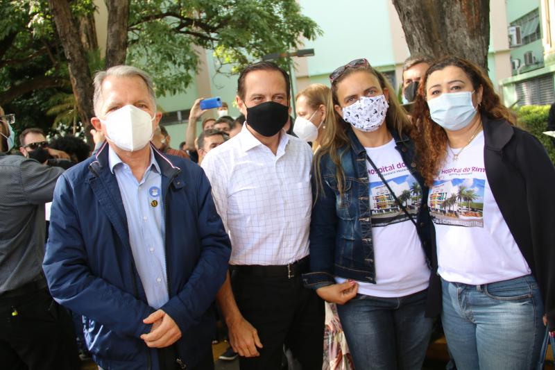 Mauro Bragato, João Doria e as diretoras do Carim, Lenice Ribeiro e Letícia Tsuda