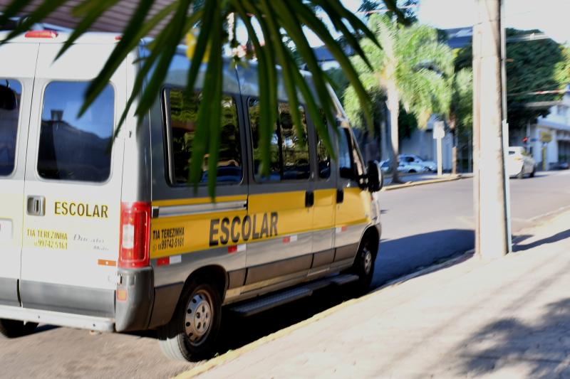 Vans deverão suprir locais e horários que estão sem o serviço de transporte coletivo