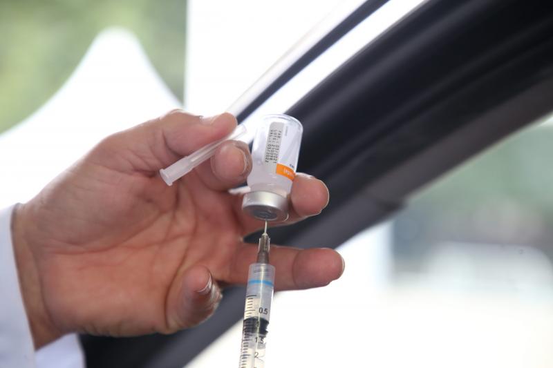 Pessoas entre 40 e 42 anos começam a ser imunizadas nesta quarta