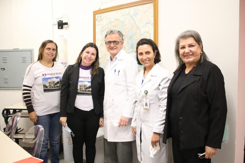 Lenice Ribeiro, Elaine Oliveira, Suelen Bianca Martins e Sumaia Zakir foram recebidas pelo diretor do Hospital do Rim de São Paulo, José Osmar Medina