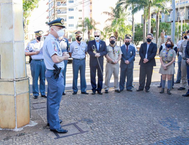 Convidados se reuniram em frente ao monumento dedicado aos combatentes da “Guerra Paulista”