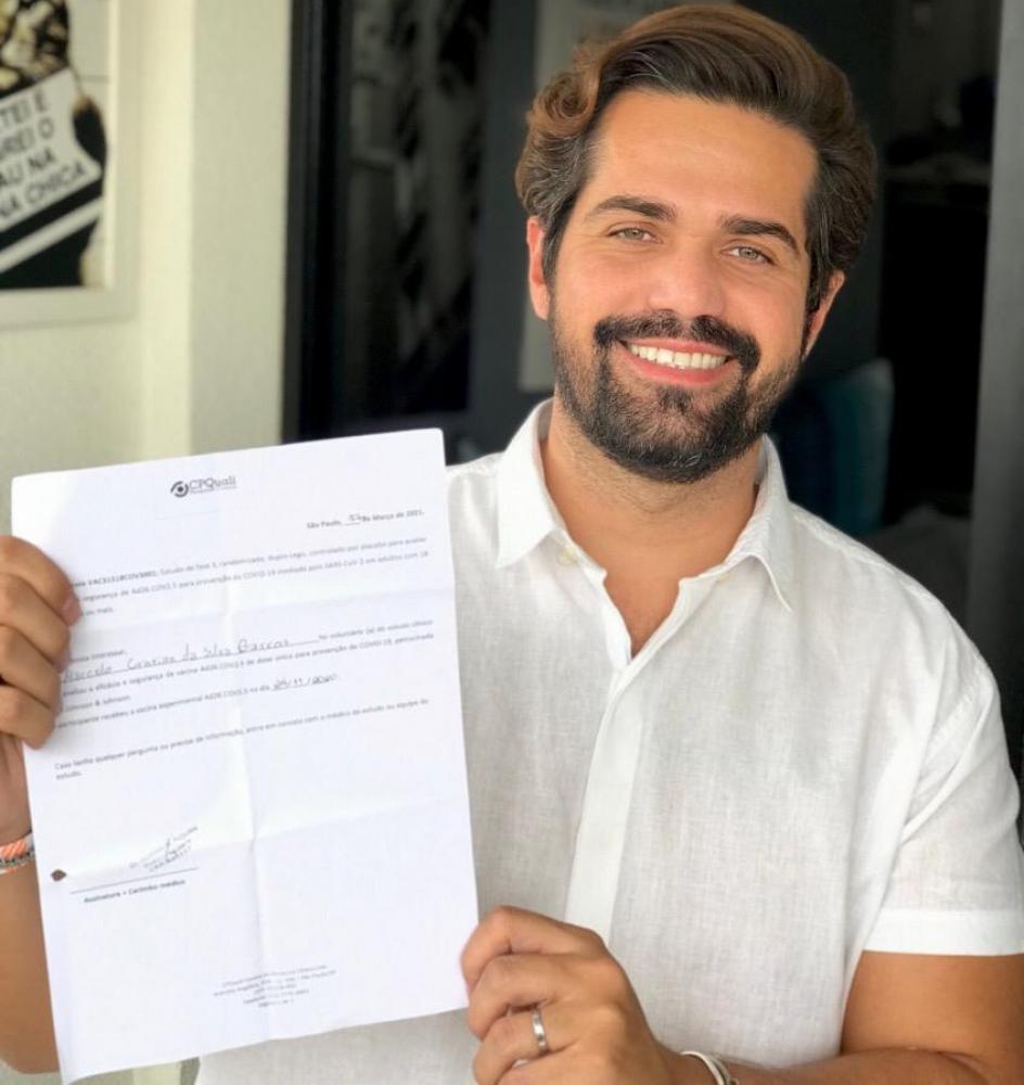 Em março deste ano, ator recebeu certificado aprovando sua vacinação