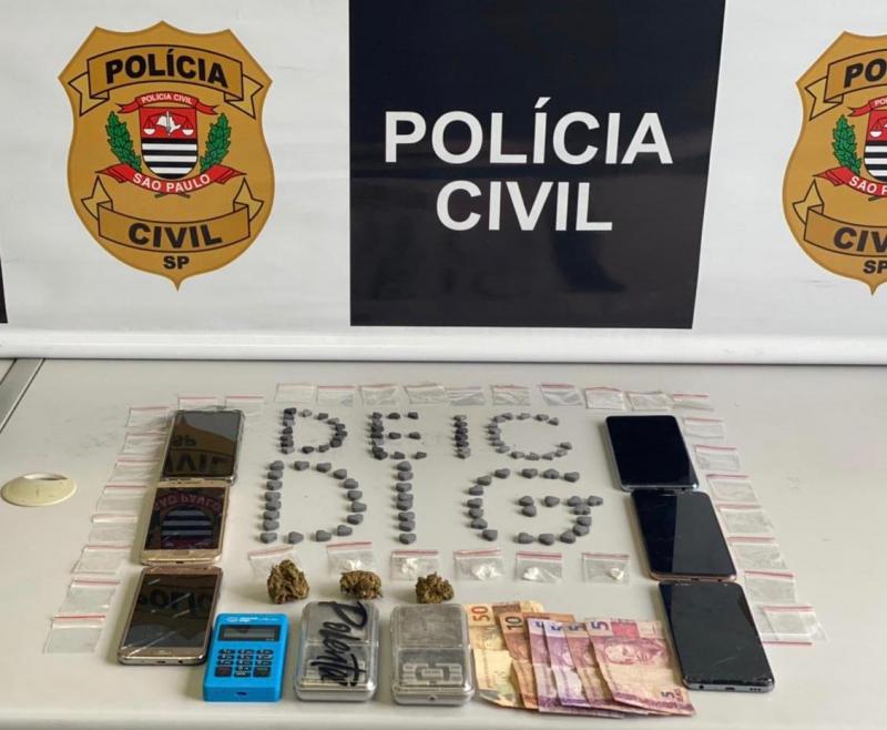 Policiais apreenderam drogas e aparelhos utilizados para a comercialização