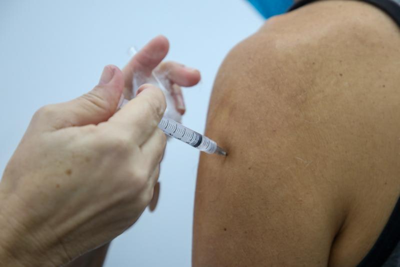 Na região, 526.857 pessoas já receberam a primeira dose ou dose única de uma das vacinas 