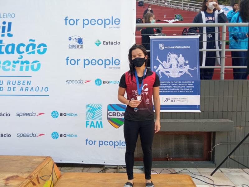 Ela conquistou o 3º lugar no pódio, nos 400 m nado Medley, categoria infantil 1