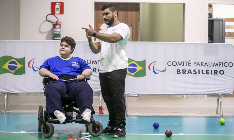 Objetivo é capacitar profissionais e alunos para o incentivo à procura e prática pelo esporte paralímpico