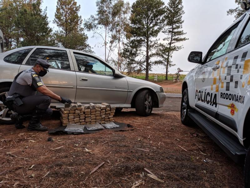  Droga estava escondida em partes do veículo 