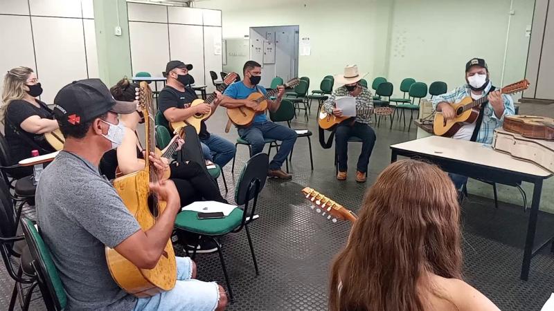 Rumo à tão sonhada Orquestra de Viola Caipira de Irapuru!