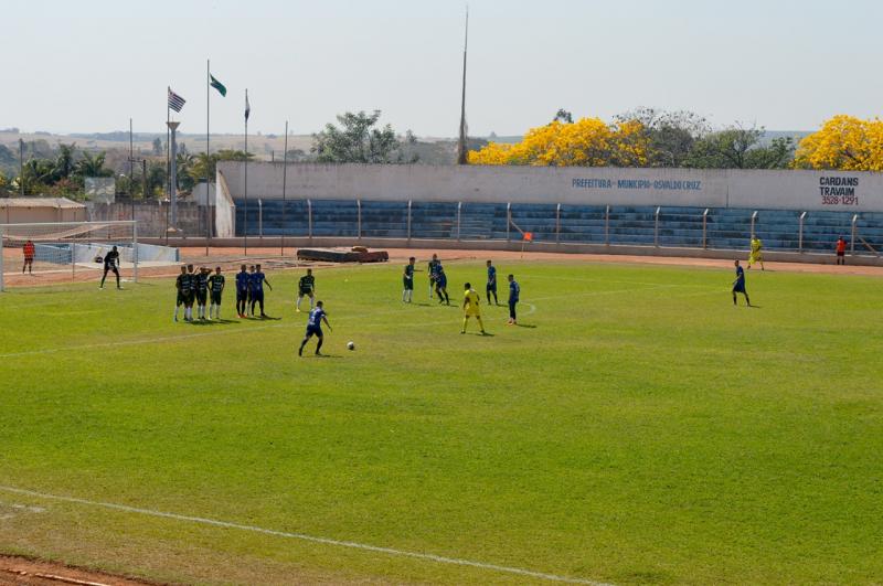 Osvaldro Cruz perdeu na estreia, ontem, jogando em casa