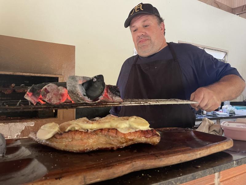 Chef Deda, no acabamento para servir 