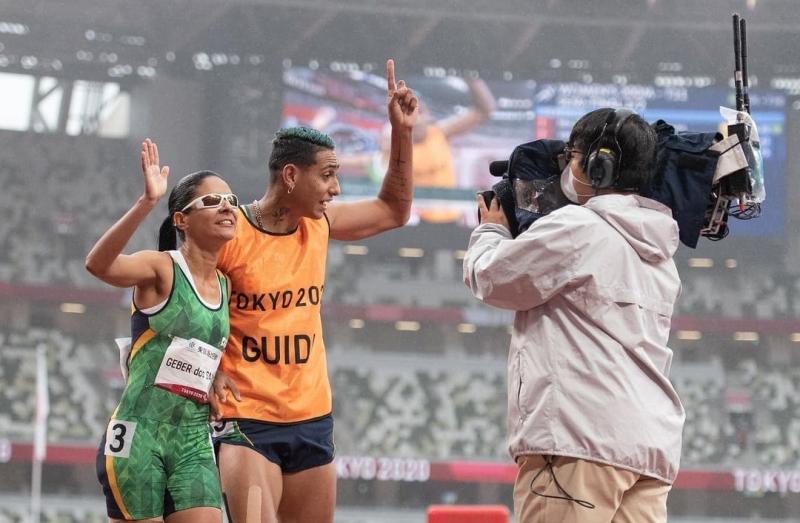 Jerusa Geber e o seu anjo-guia Gabriel entrarão na pista às 7h20 deste sábado em busca do ouro