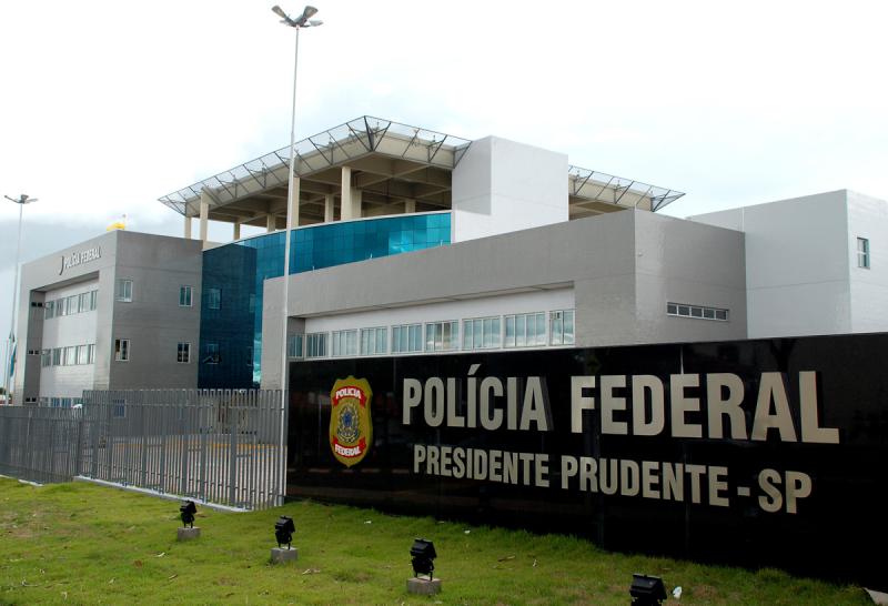 Flagrantes são apresentados na Delegacia de Polícia Federal