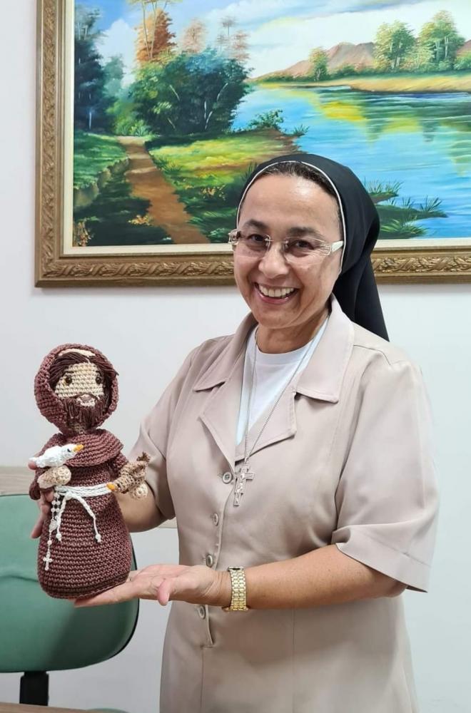 O semblante de luz da irmãzinha Penha é de acalentar qualquer coração