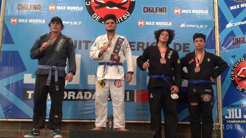 Lutador de Álvares Machado foi campeão na categoria Juvenil Azul Pesadíssimo