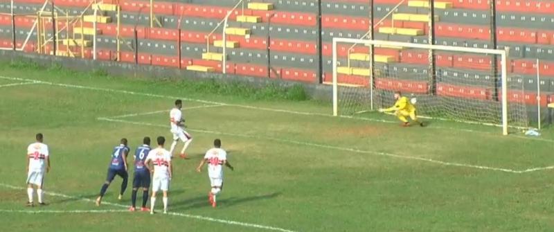 Bruno, da Santacruzensse, anotou 2 dos 3 gols do time de casa na vitória contra o Osvaldo Cruz por 3 a 0