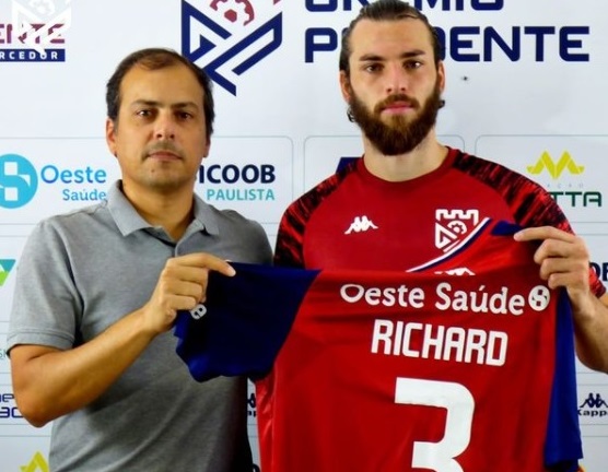 Zagueiro Richard Volpato é o novo nome da equipe