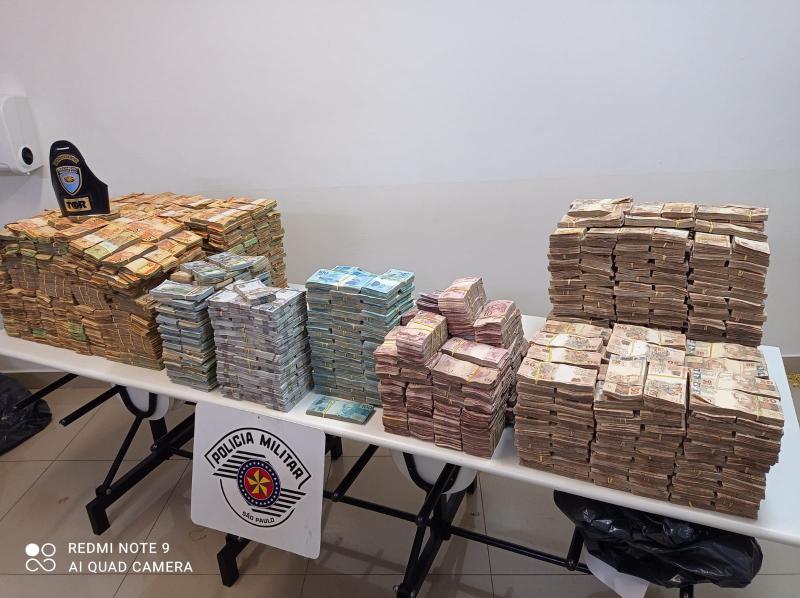 Polícia apreendeu cerca de R$ 11,5 milhões em dinheiro