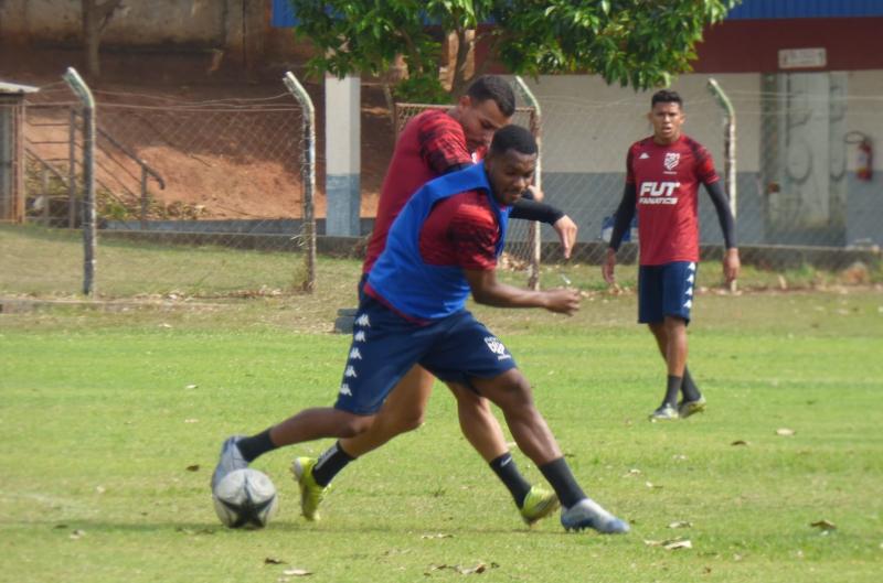 Atletas, que não atuaram contra o Paulista no jogo de ida, participaram do treino de ontem, no Caetano Peretti