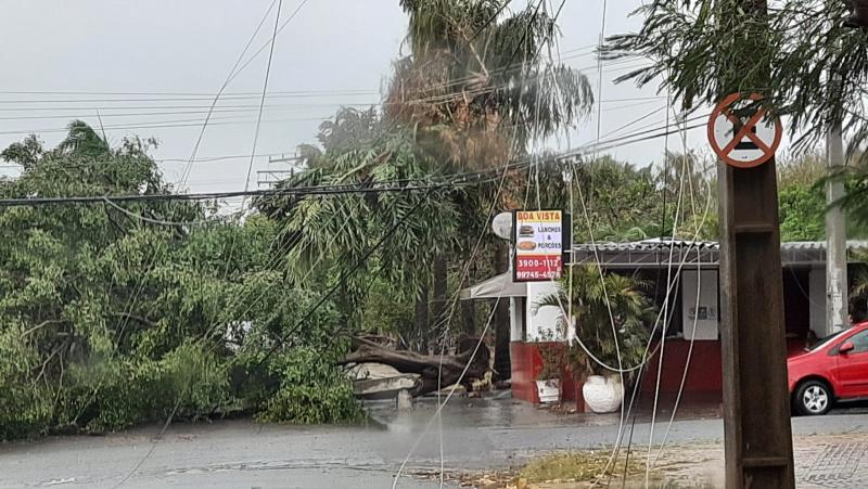 Fornecimento foi prejudicado devido ao temporal com rajadas de ventos de mais de 100km/h