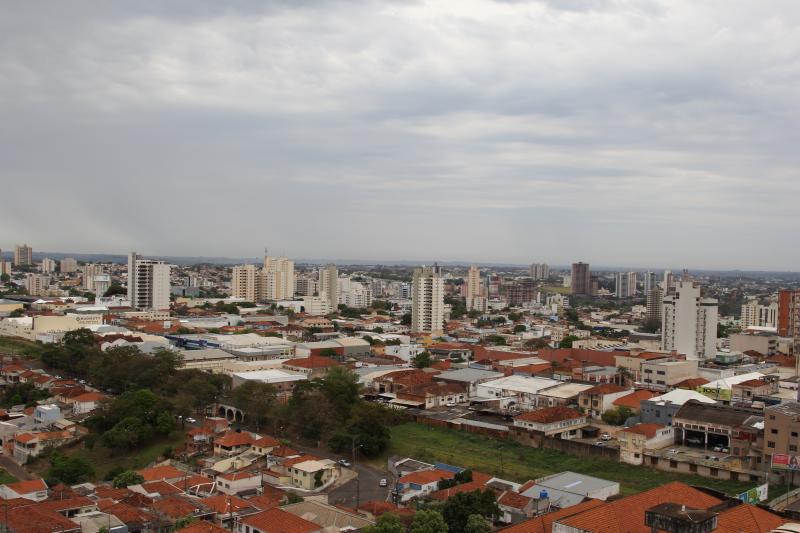 Tempo segue nublado em Prudente