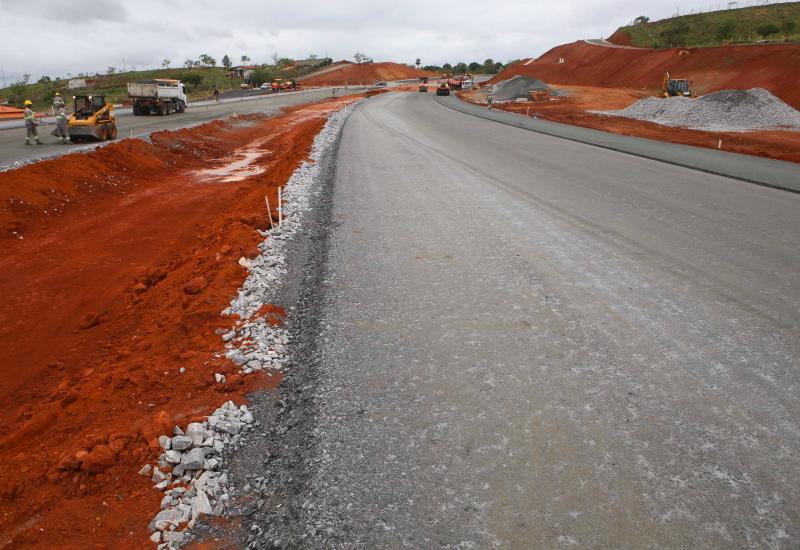 Obras de recuperação das estradas dos municípios paulistas estão sob responsabilidade do DER