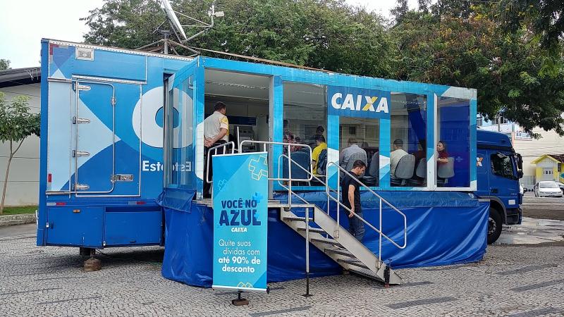 No caminhão, clientes têm atendimento necessário para pagamento ou regularização de dívidas