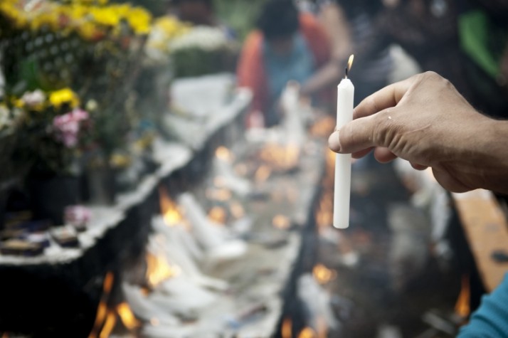 Ambulantes podem comercializar flores, velas e água