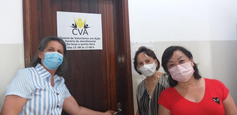 Parte da diretoria da CVA na sede da ONG no Fundo Social de Solidariedade; da esq. para dir.: Lucimara Rodrigues, Naide Videira Braga e Celia Matsumoto
